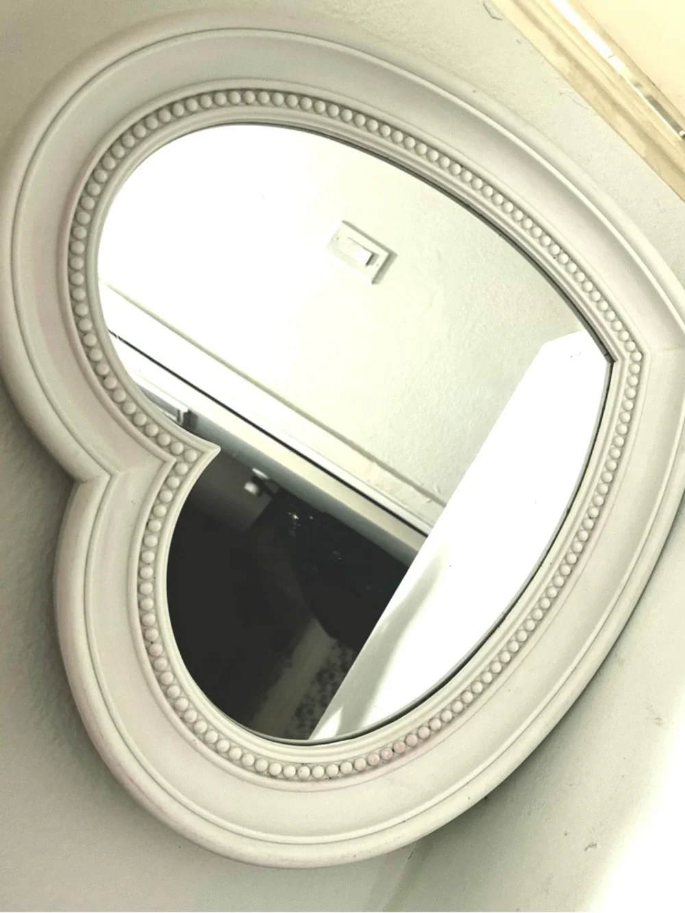 White Heart-Shaped Decorative Wall Mirror by
